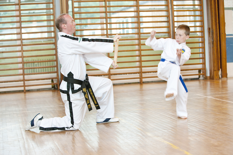 scott_side_kick_break1