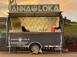 anna-loka-van
