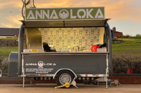 anna-loka-van